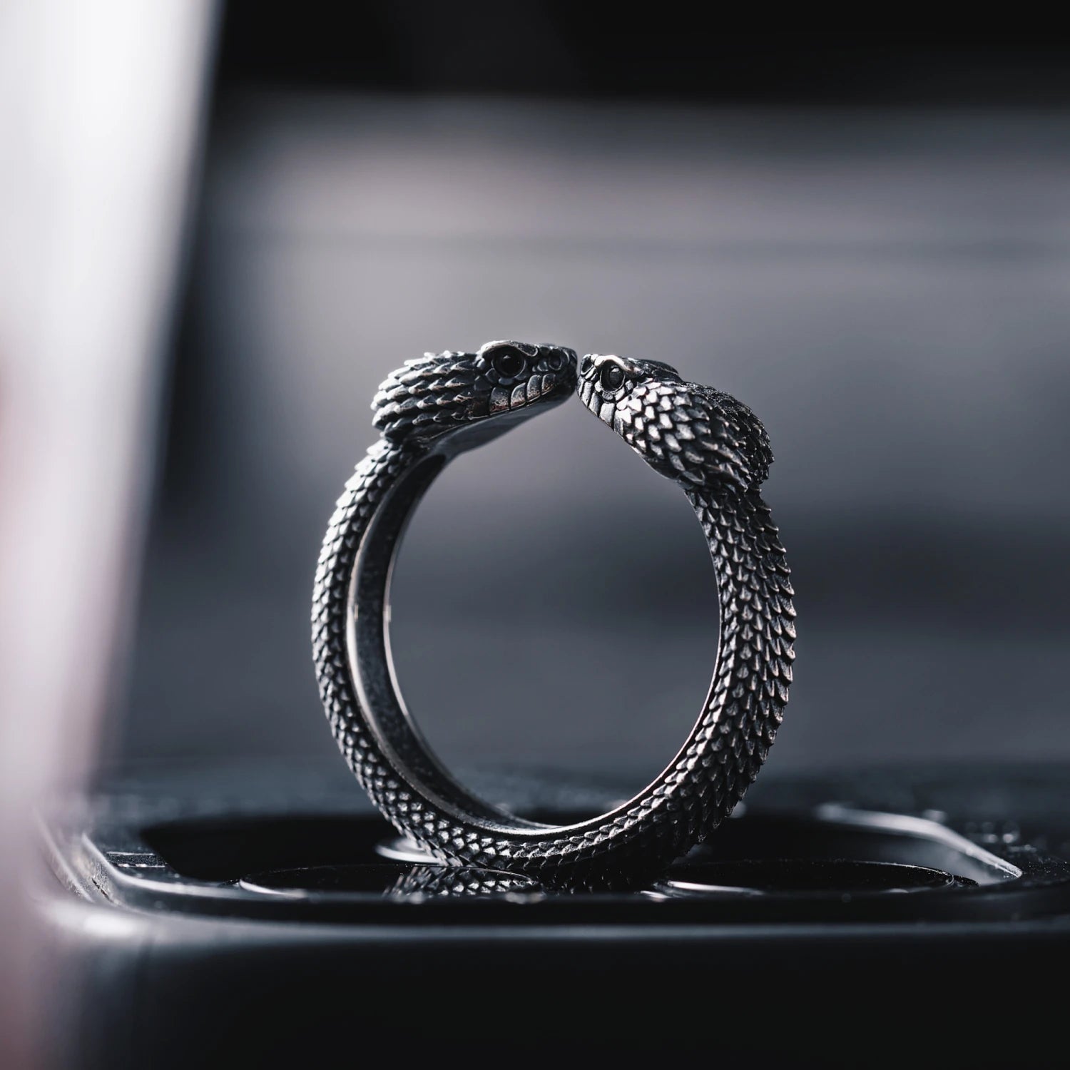 Amphisbaena Ring